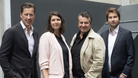 Mediaplus und Mediakanzlei fusionieren - Matthias Brüll (Mediaplus International), Pam Hügli (Serviceplan Suisse AG), Rolf Sutor und Pascal Fröhli (v.l.n.r.) freuen sich ihre gemeinsame Zukunft - Foto: Serviceplan